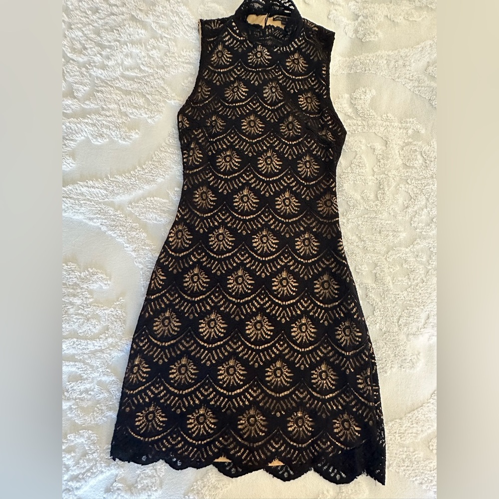GORGEOUS BLACK LACE MOCK TURTLE MINI-DRESS W/CUT-OUT BACK & BUTTON DETAILS, SZ S